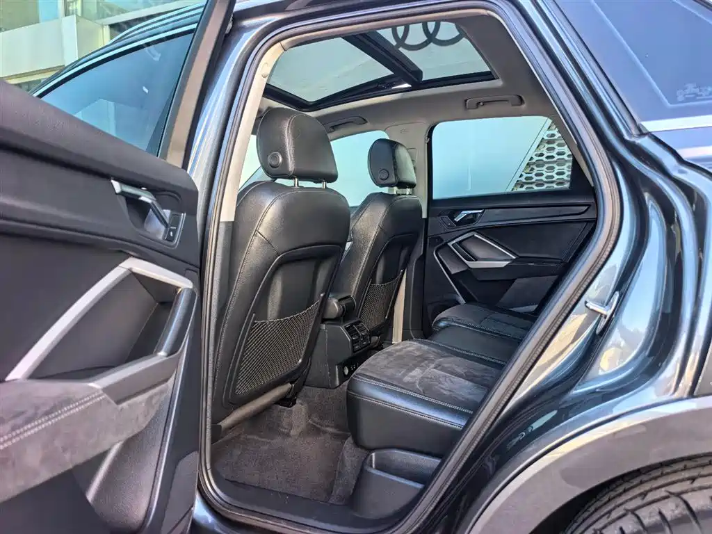 Audi Q3 - фото 11