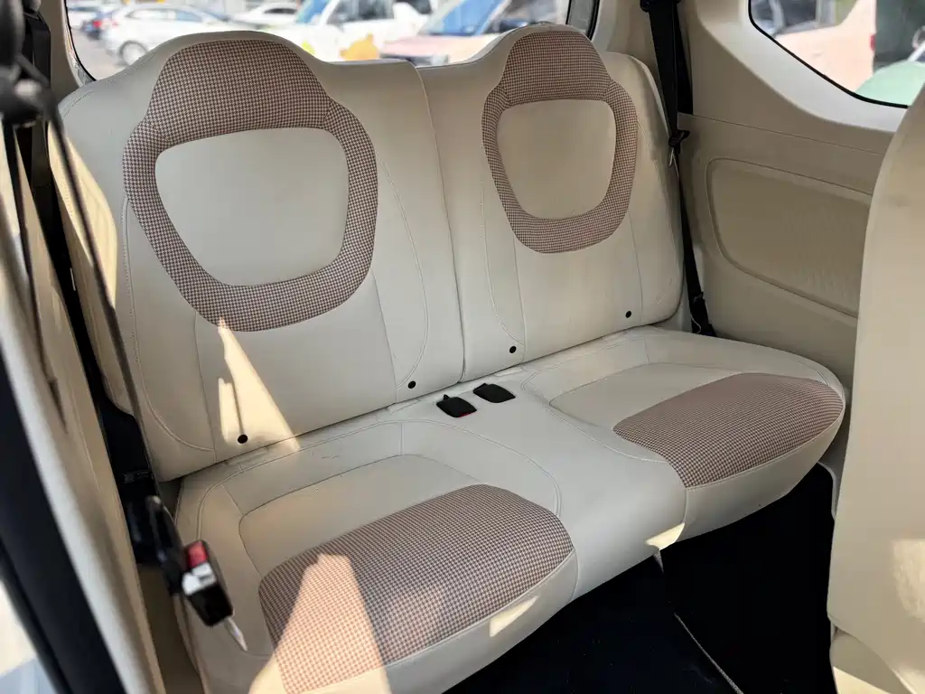 Wuling MINIEV — миниатюра 8
