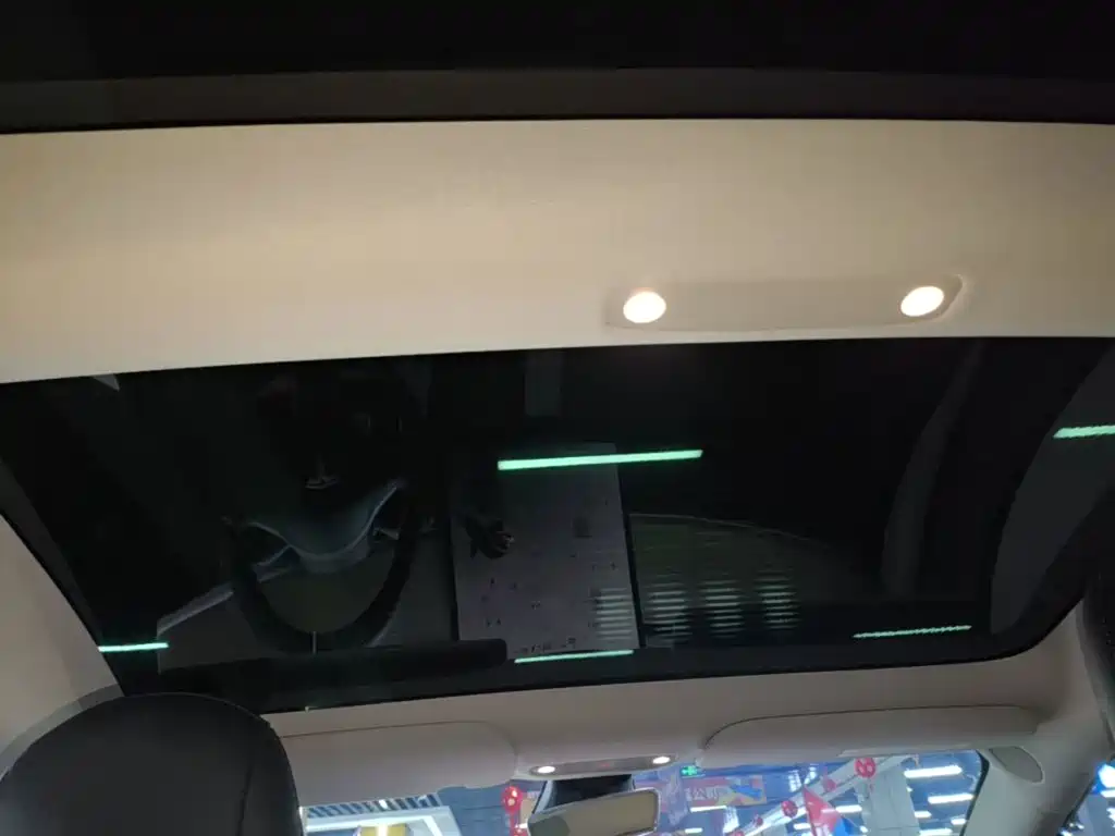 Tesla Model 3 — миниатюра 18