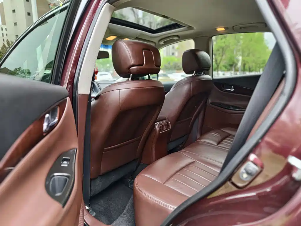 Infiniti EX — миниатюра 8
