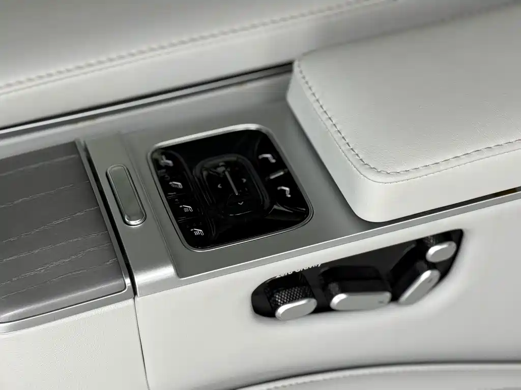 XPeng X9 — миниатюра 16