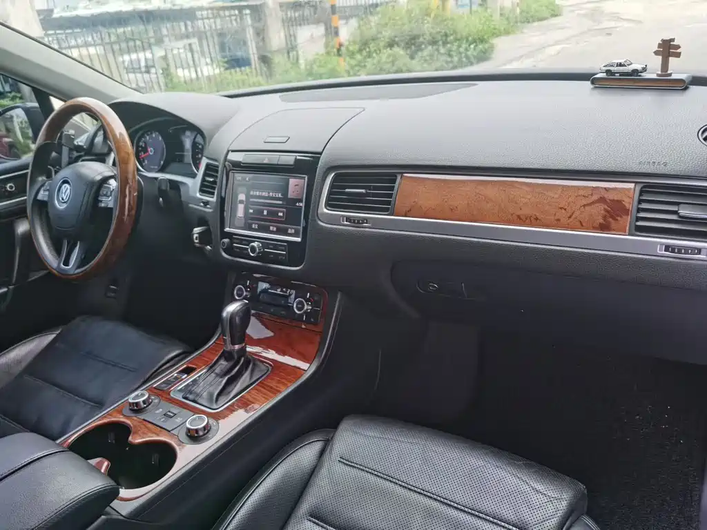 Volkswagen Touareg 2011 3.0TSI Luxury