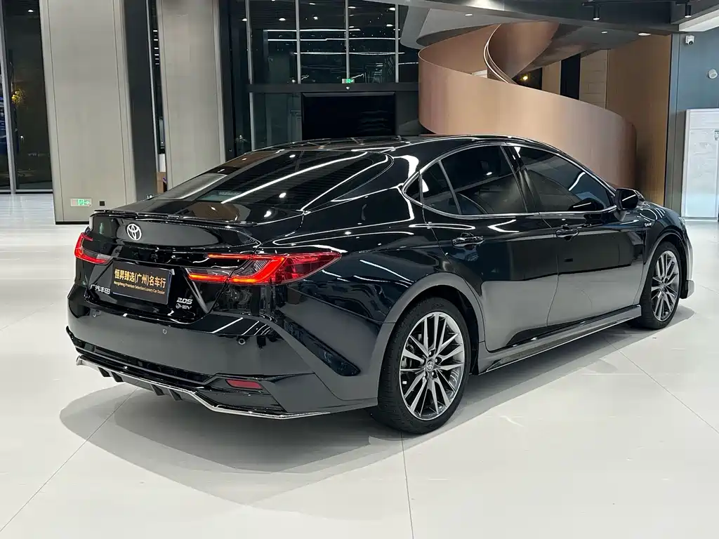 Toyota Camry — миниатюра 6