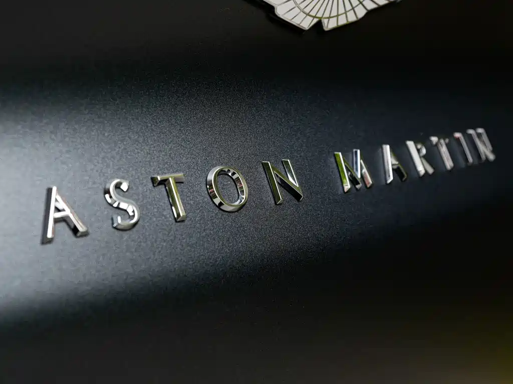 Aston Martin DBX — миниатюра 10