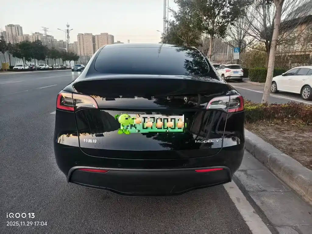 TESLA MODEL Y