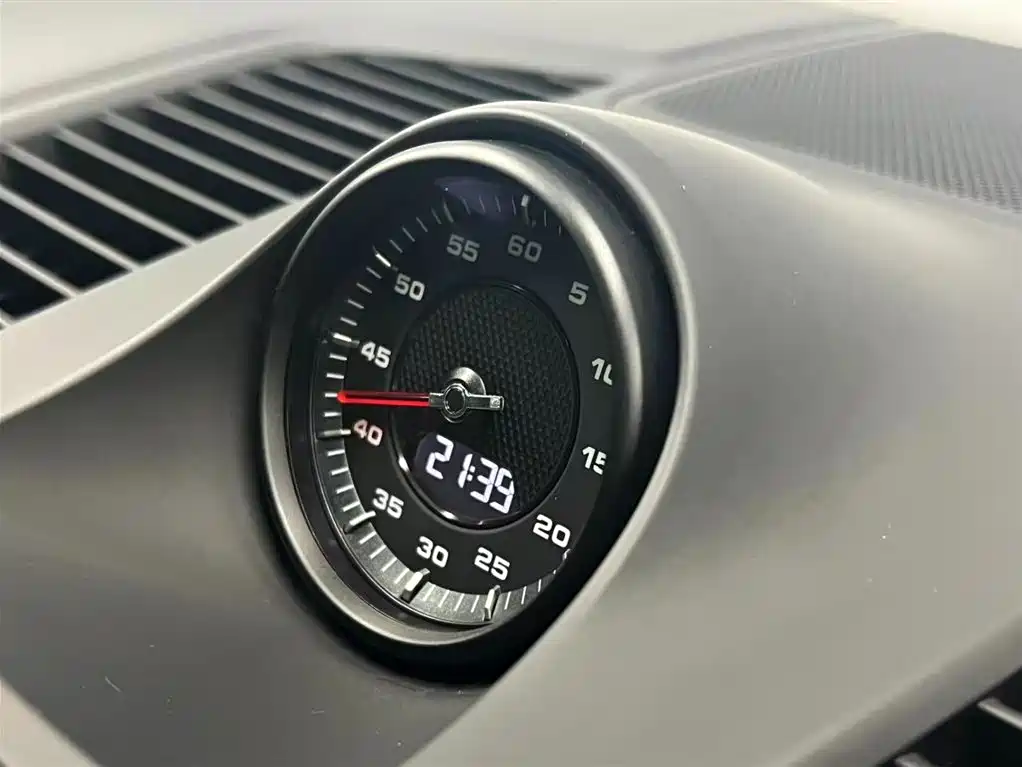 Porsche Cayenne — миниатюра 12