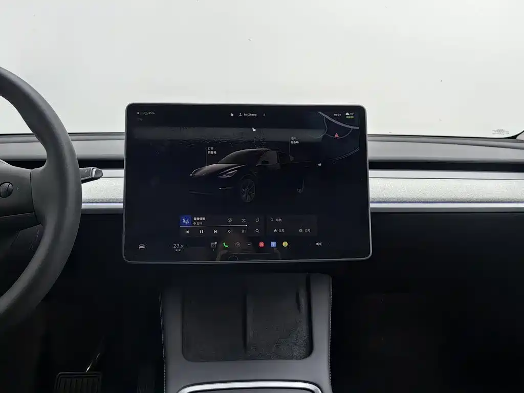 Tesla Model Y — миниатюра 12