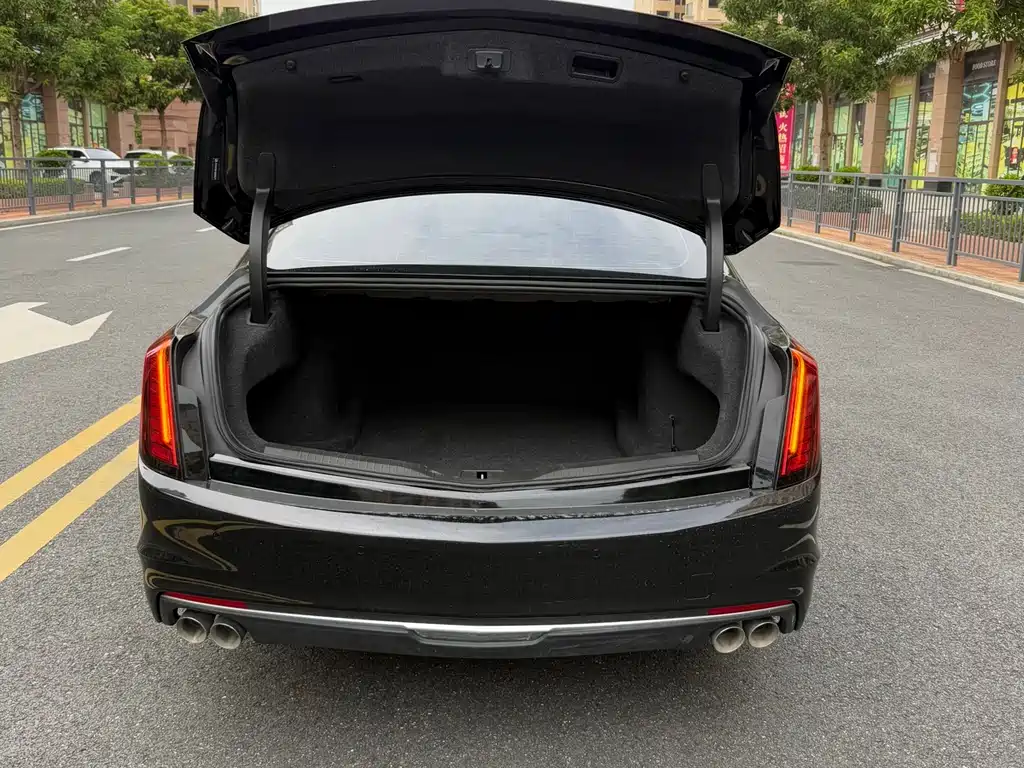 CADILLAC CT6