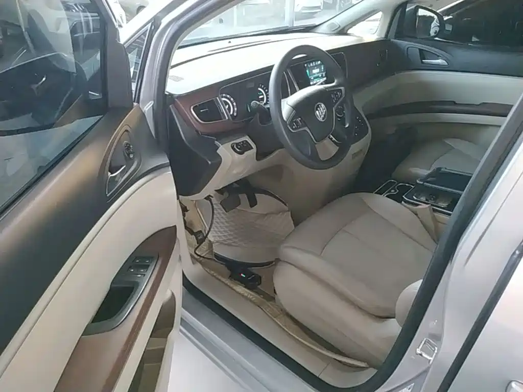 Buick GL8 — миниатюра 16