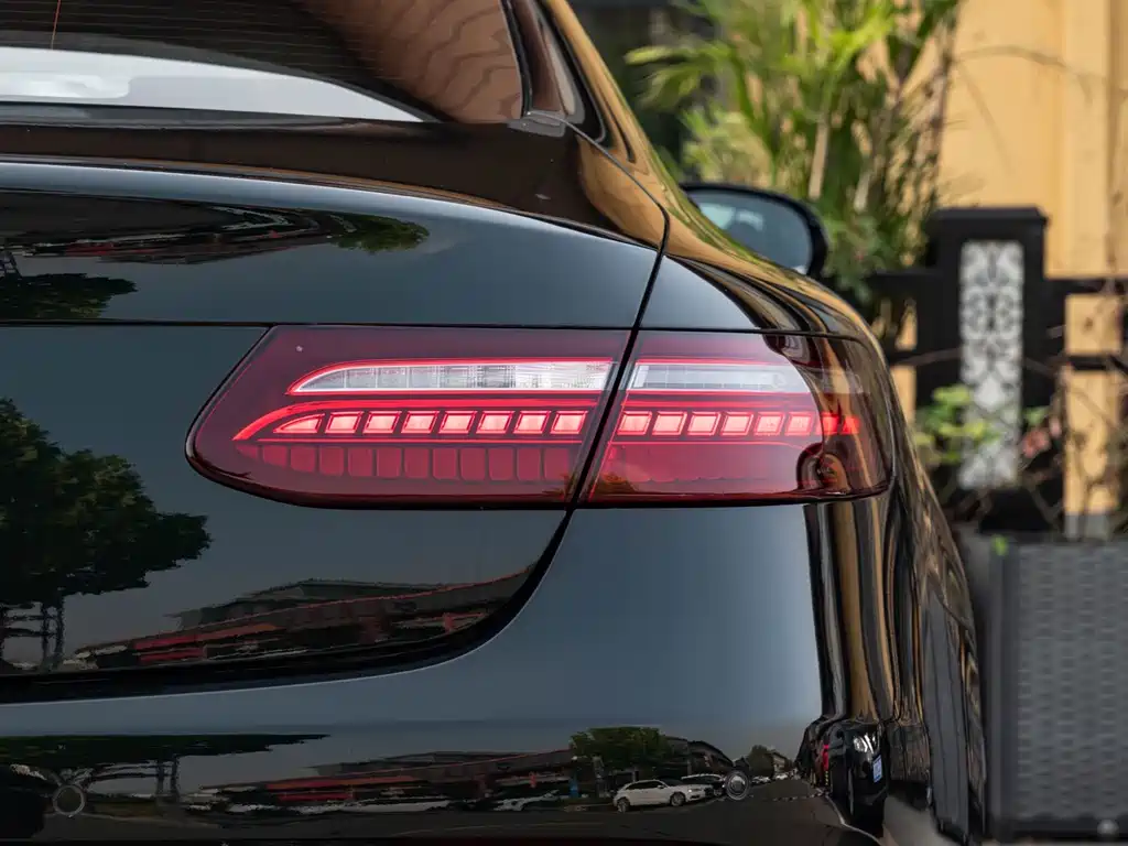 Mercedes-Benz E-Class (Import) — миниатюра 11