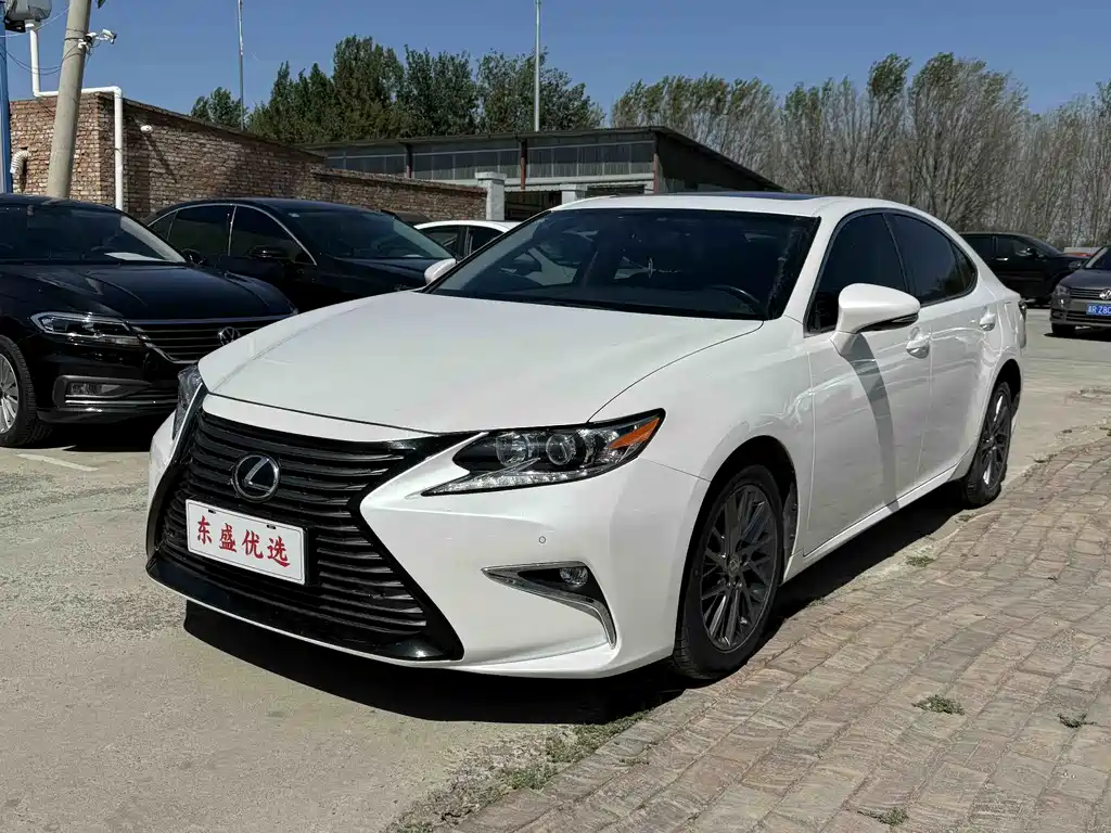 Lexus ES 2018
