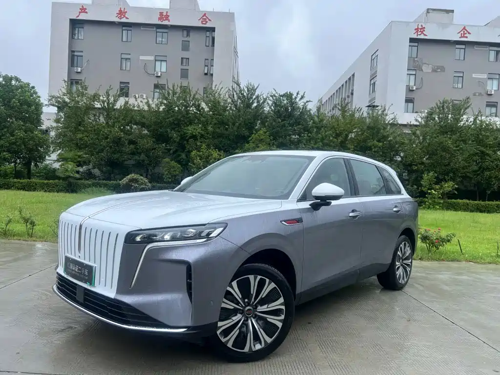 Hongqi Красный флаг HS6 PHEV