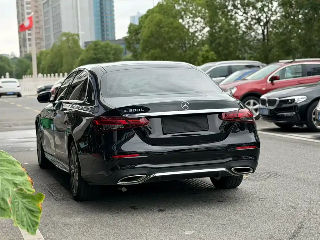 Mercedes-Benz E-Class — миниатюра 18