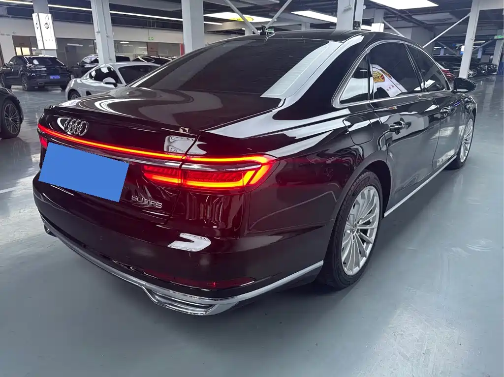 AUDI A8