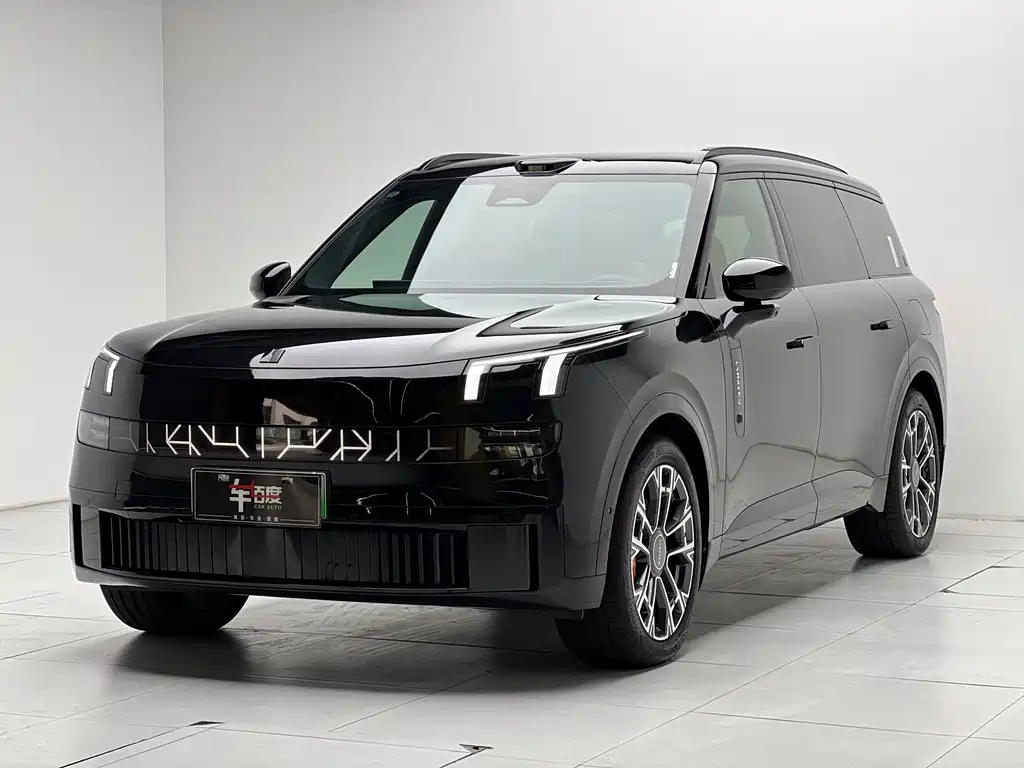 Lynk & Co 900