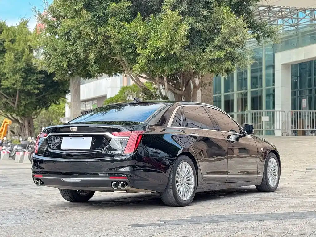 CADILLAC CT6
