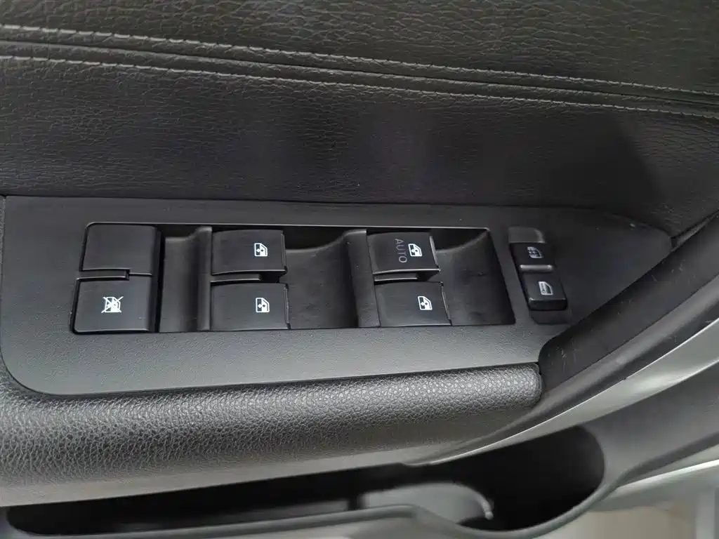 Chevrolet Captiva 2014 2.4L Flagship 7 мест