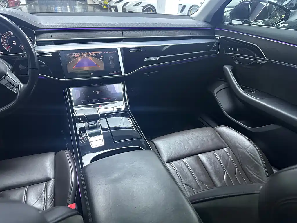 AUDI A8