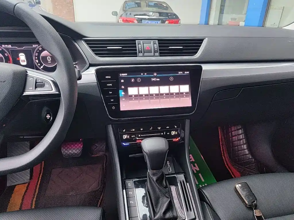 Skoda Superb — миниатюра 13
