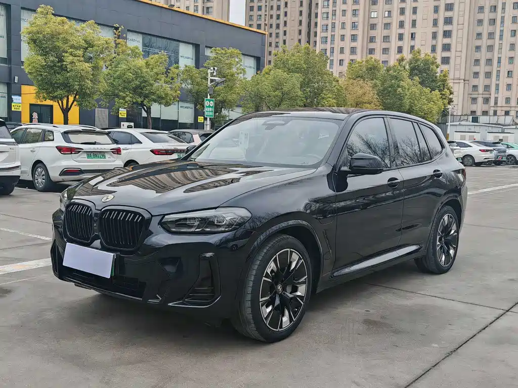 BMW iX3 2023