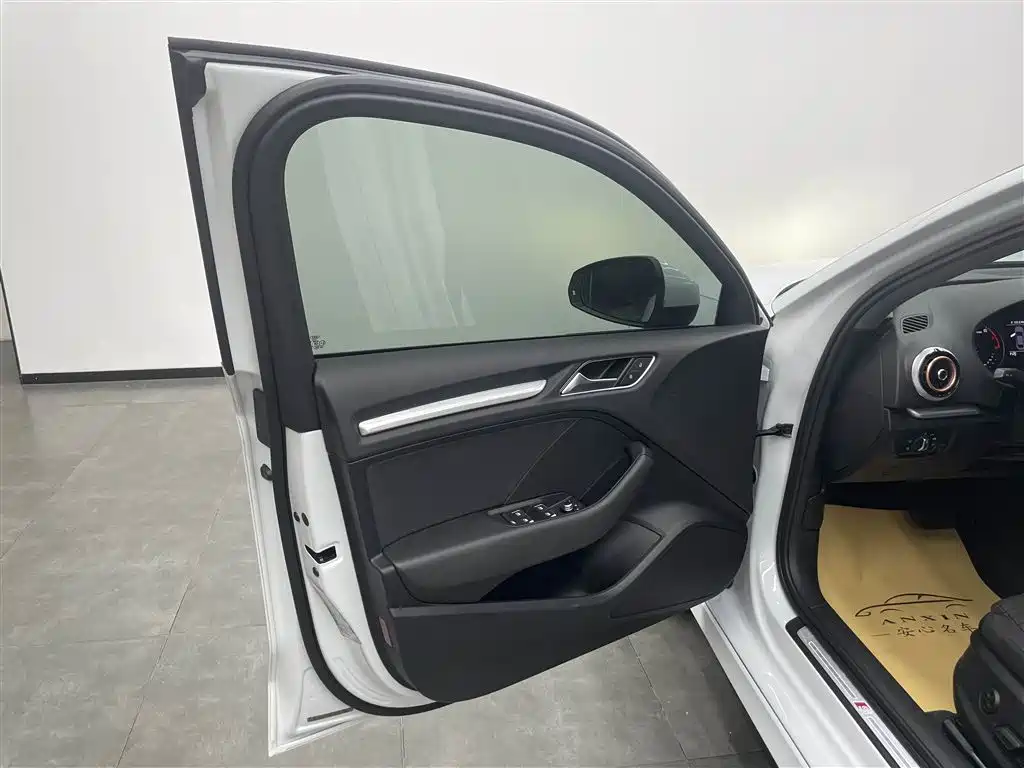 Audi A3 2018 30 Limousine 35 TFSI Fashion