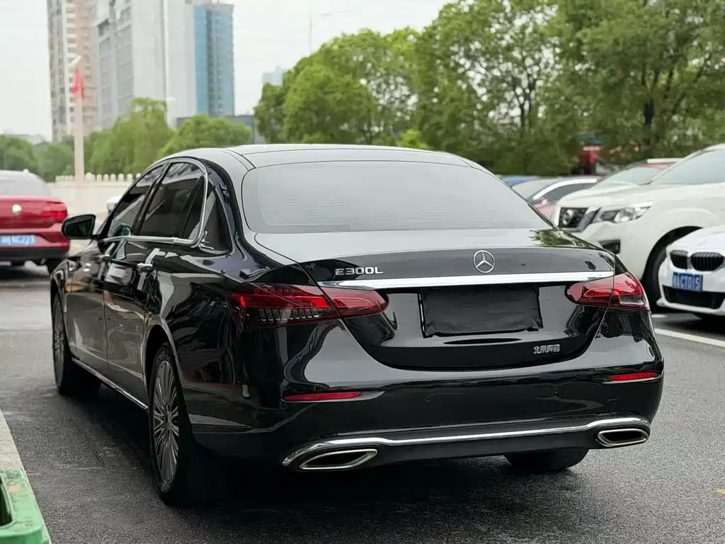 Mercedes-Benz E-Class — миниатюра 6