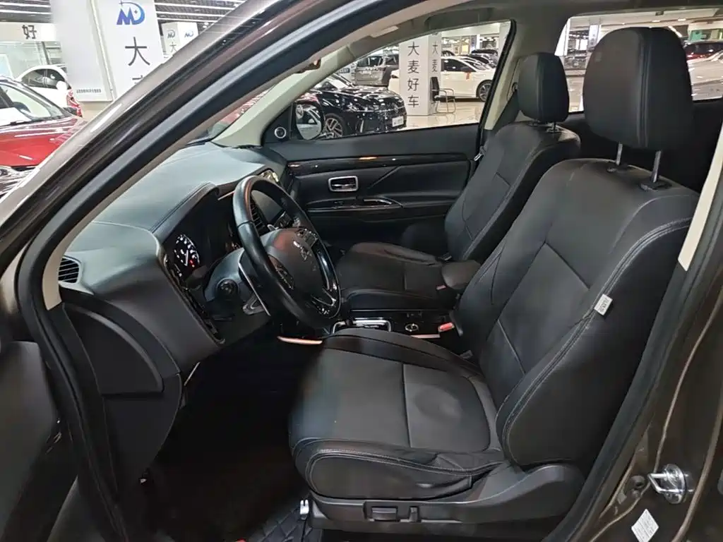 Mitsubishi Outlander — миниатюра 15