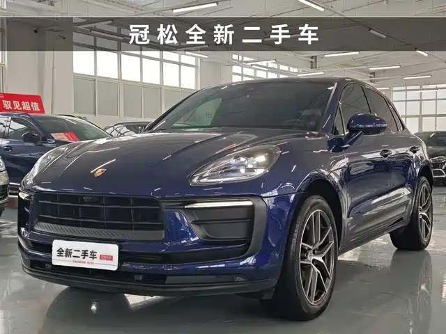 PORSCHE MACAN