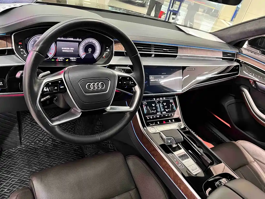 AUDI A8