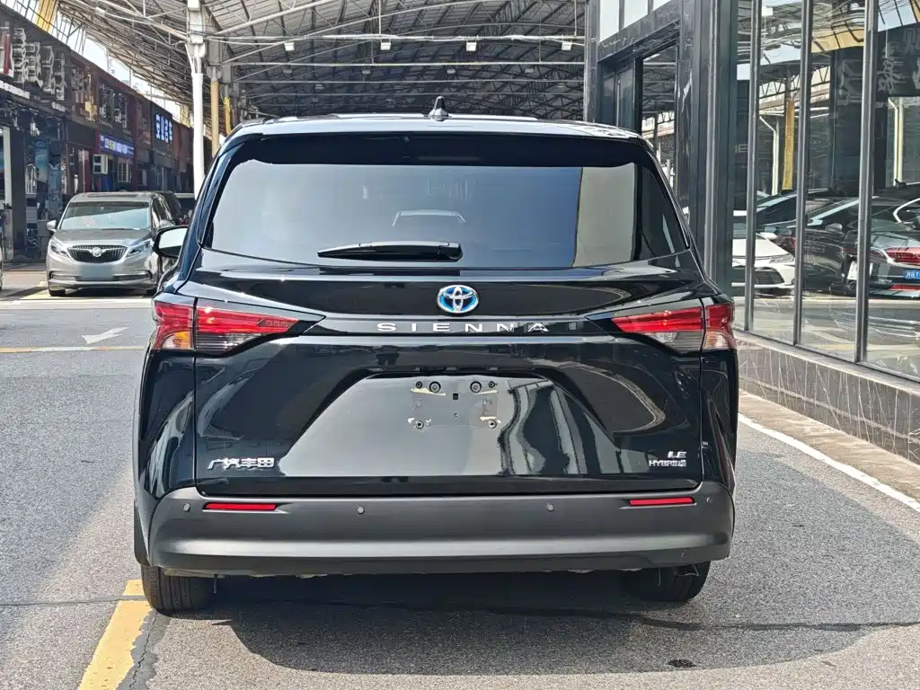 Toyota Sienna — миниатюра 14