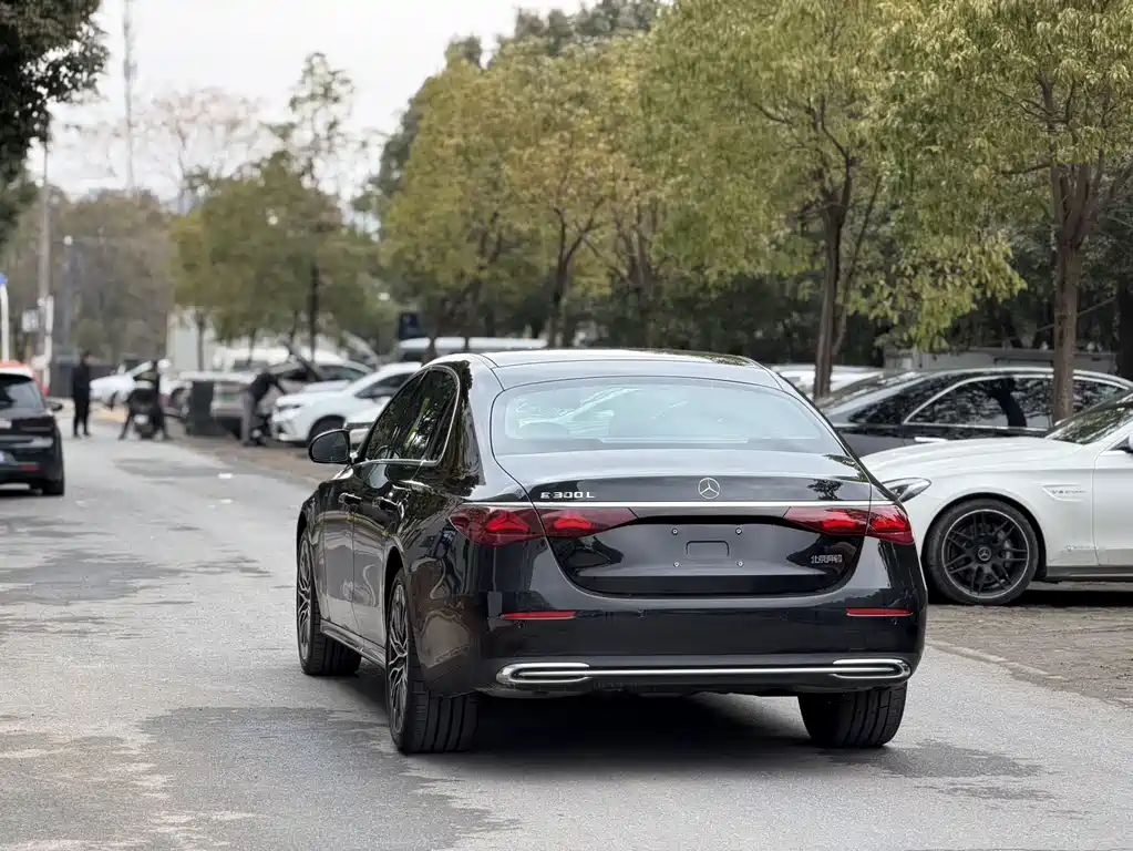 MERCEDES-BENZ E CLASS