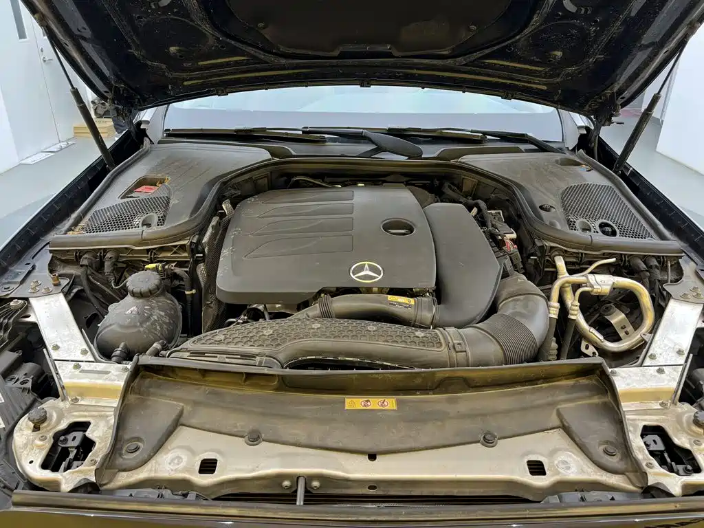 Mercedes-Benz E-Class — миниатюра 11