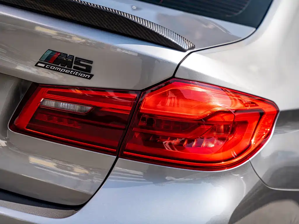 BMW M5 — миниатюра 9