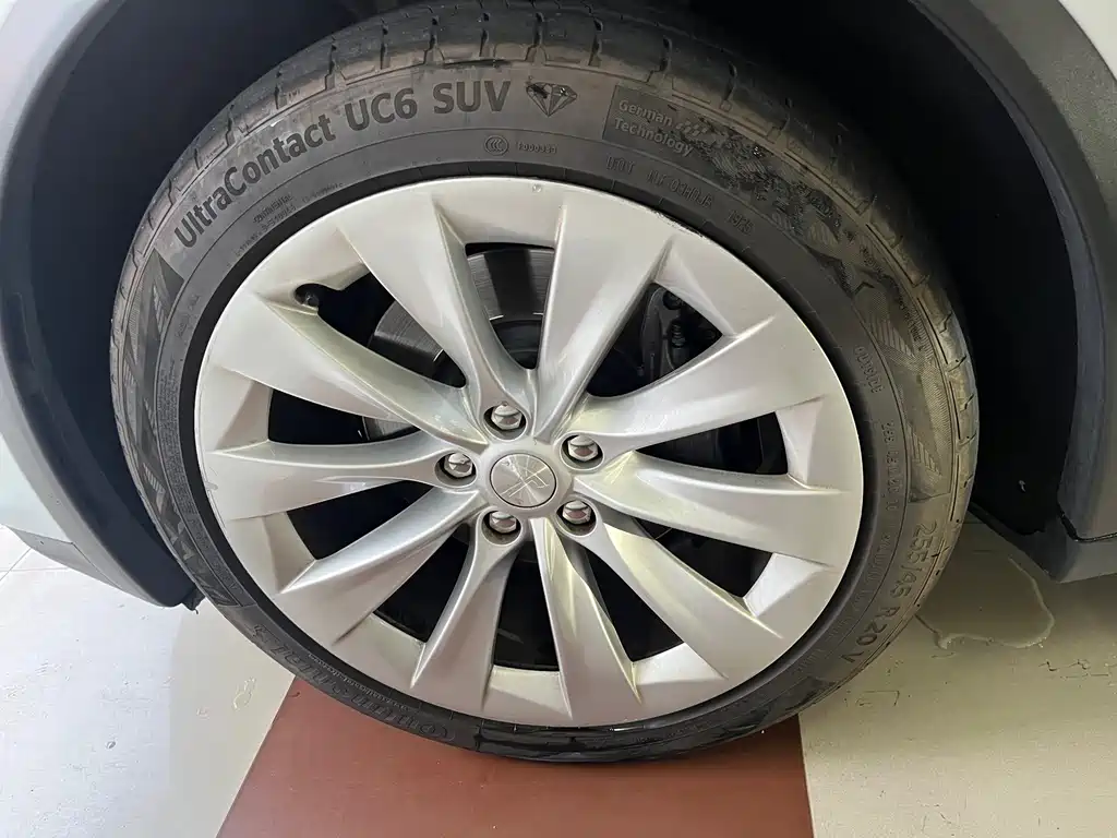 Tesla Model X — миниатюра 12