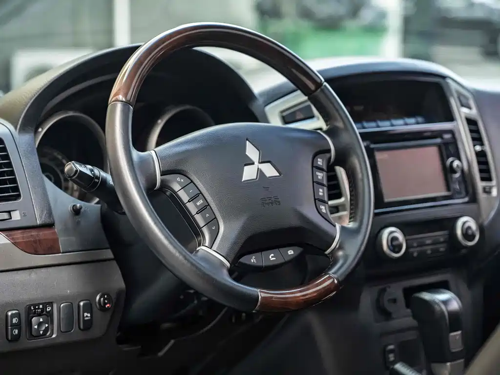 Mitsubishi V87 2019 3.8L AT