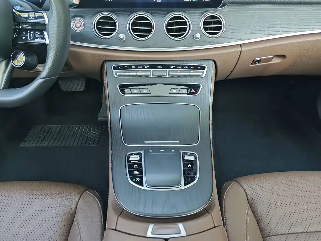 Mercedes-Benz E-Class — миниатюра 15