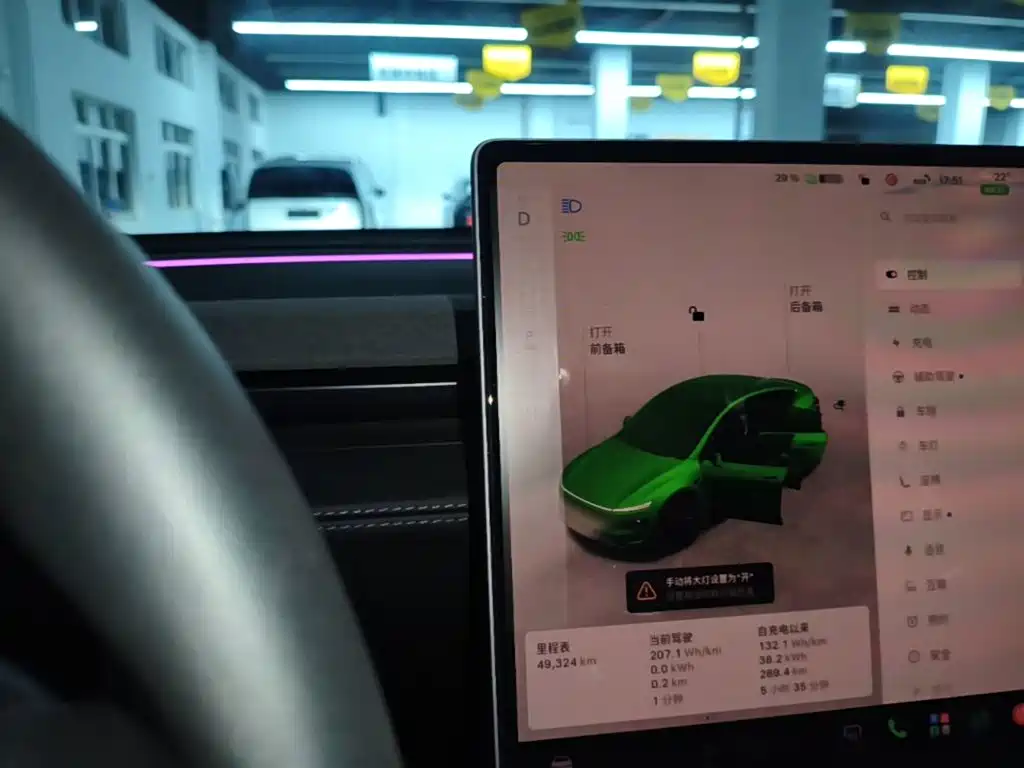 Tesla Model Y — миниатюра 14