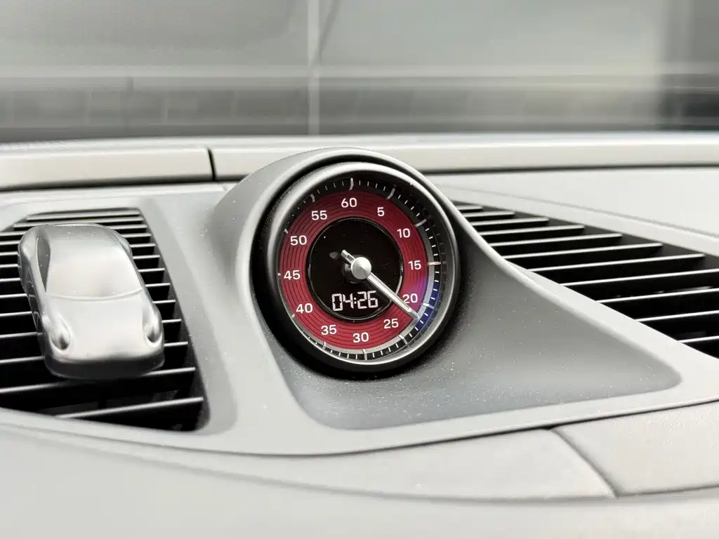 Porsche Macan EV — миниатюра 11