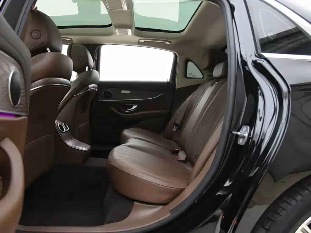 Mercedes-Benz E-Class — миниатюра 8