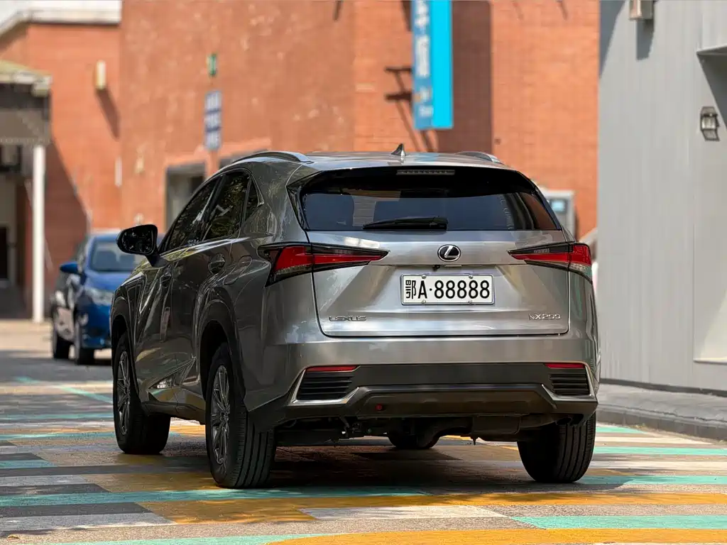 Lexus NX — миниатюра 4