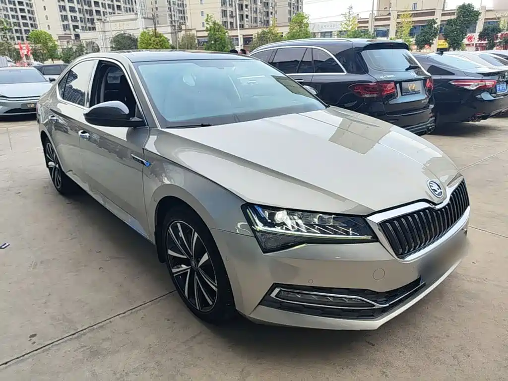 Skoda Superb — миниатюра 4