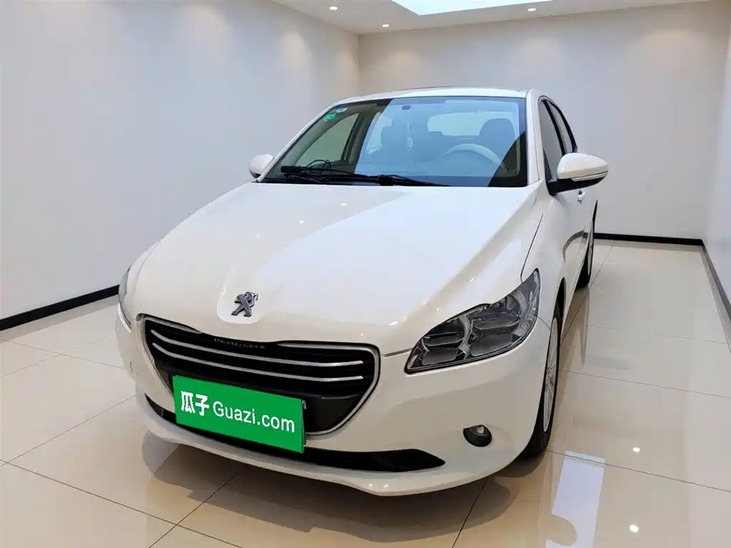 Peugeot 301 2014 1.6L AT Comfort