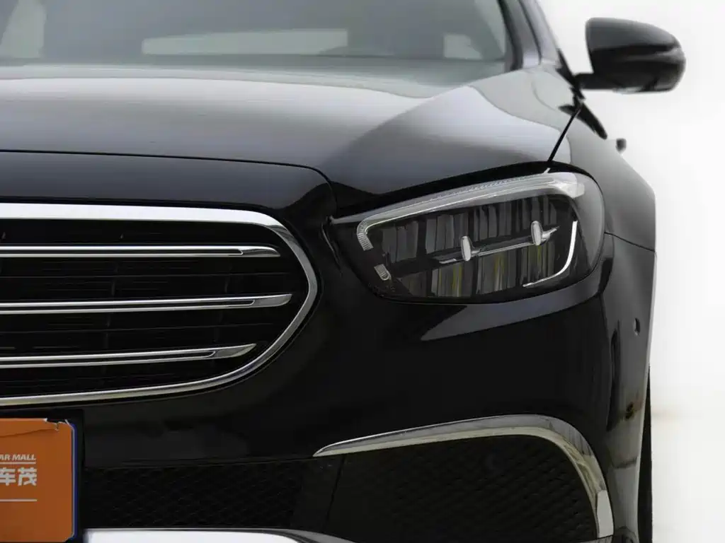 Mercedes-Benz E-Class — миниатюра 2