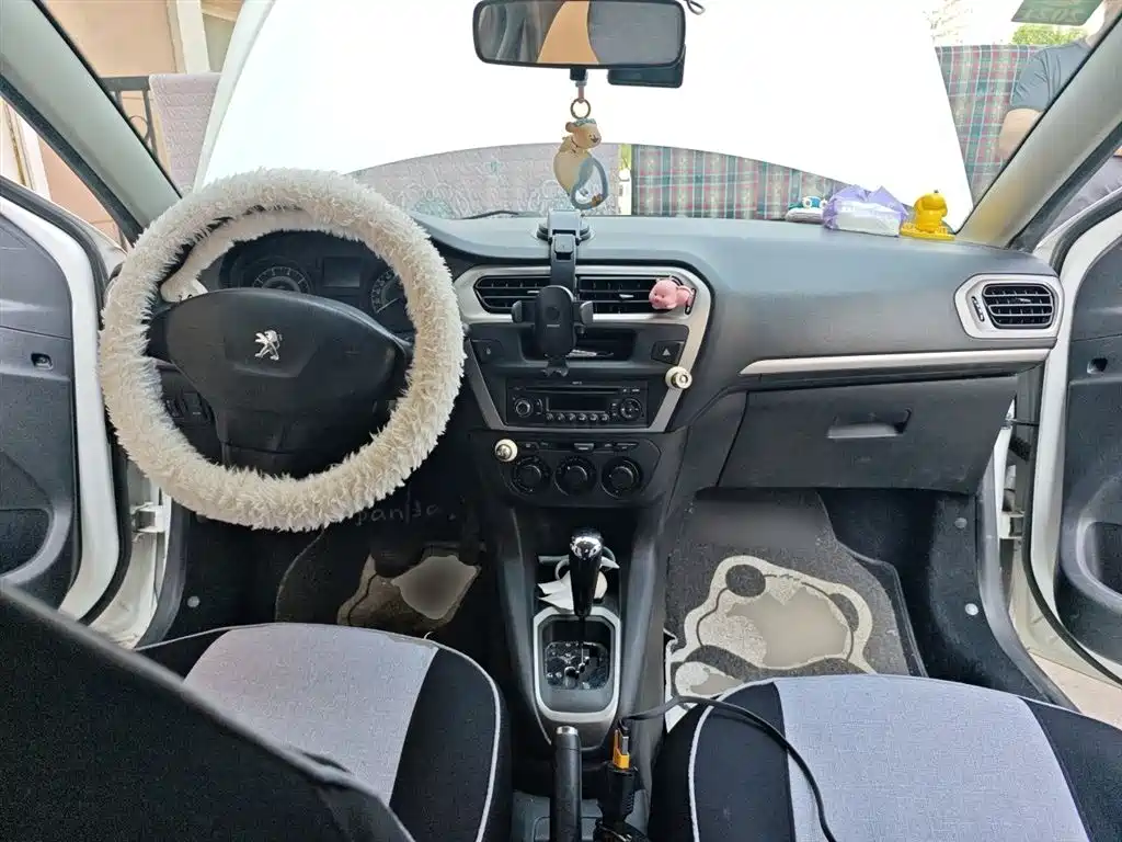 Peugeot 301 2014 1.6L AT Comfort
