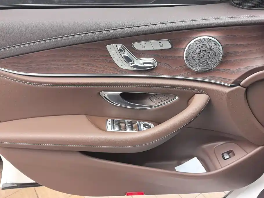 Mercedes-Benz E-Class — миниатюра 7