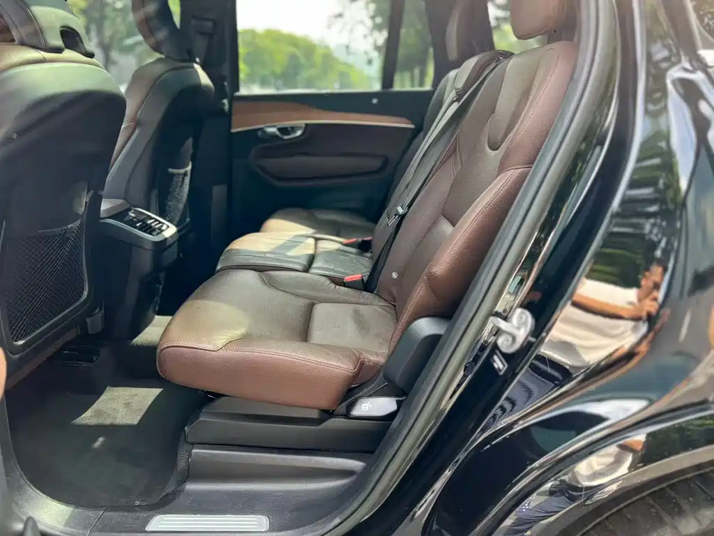 Volvo XC90 — миниатюра 5