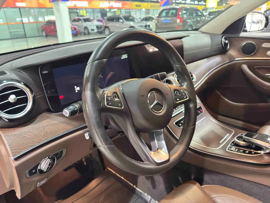 Mercedes-Benz E-Class — миниатюра 12