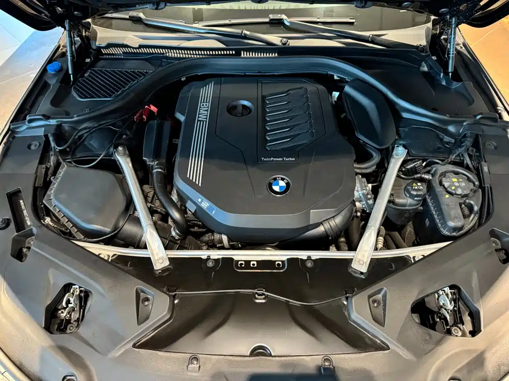 BMW 8 Series — миниатюра 14