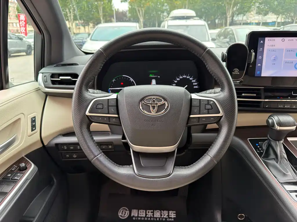Toyota Granvia — миниатюра 12