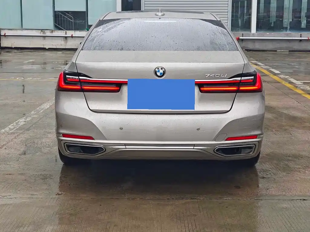 BMW 7 Series — миниатюра 8